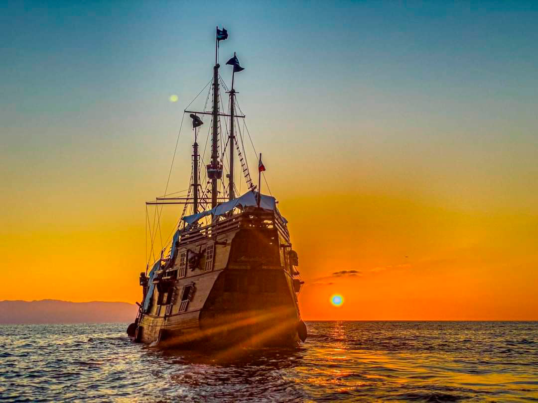 Puerto-Vallarta-Night-Tours-Pirates-Of-The-Bay-Ship-Boat-07